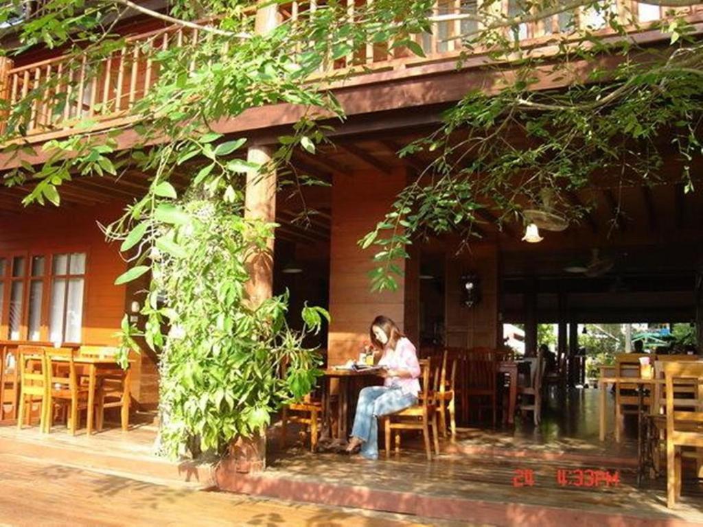 Riverhouse Hotel Mae Sariang Dış mekan fotoğraf